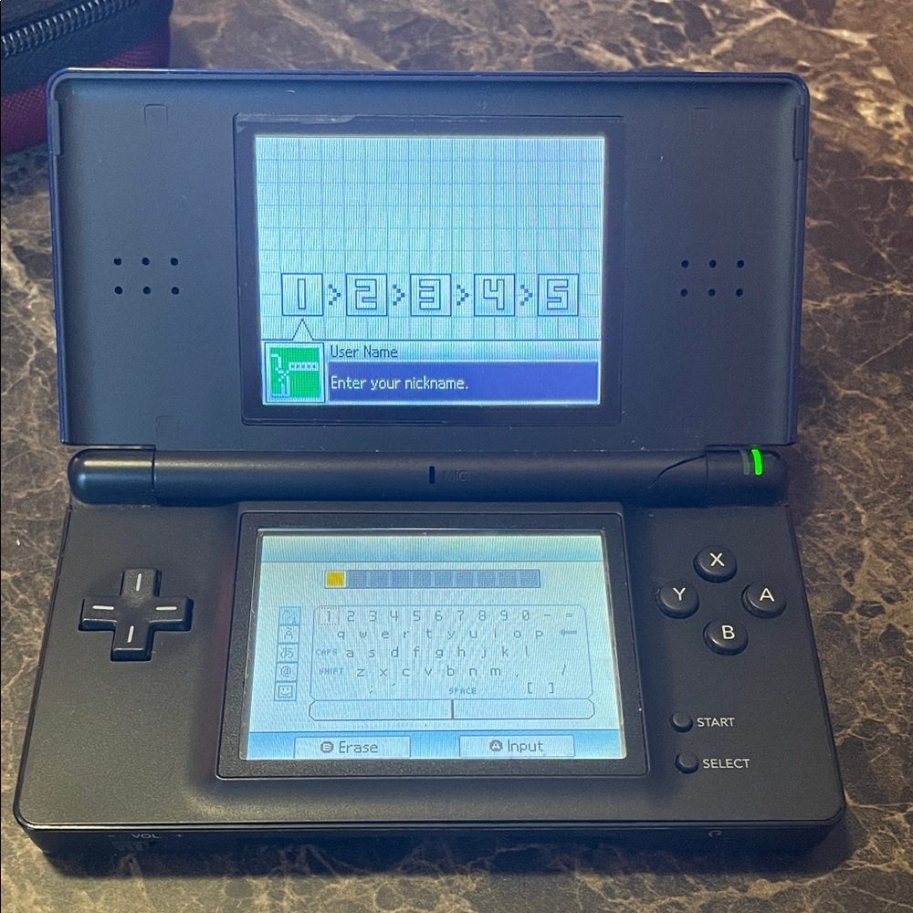 Nintendo DS Dual-Screen Console in Black